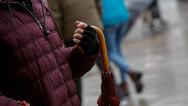 Revisa en qué sectores: Llegada de sistema frontal traería gotas a la RM

