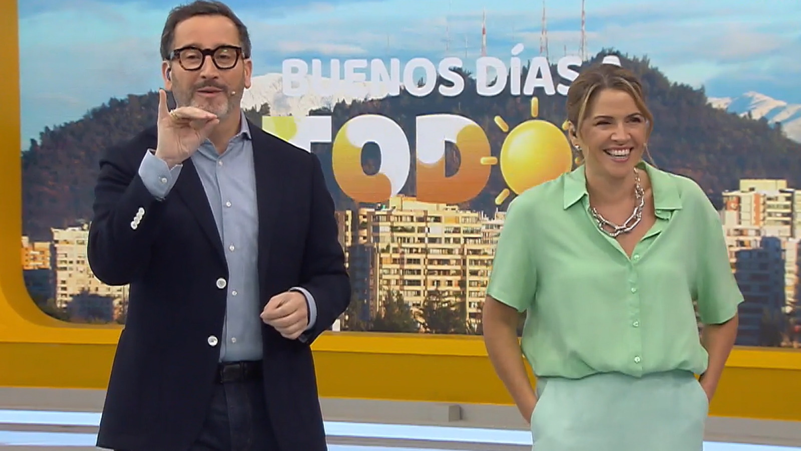 "Si trabajabai con el príncipe Carlos": Los reparos de Monse por chiste de Eduardo Fuentes
