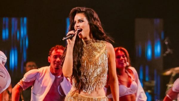 Emilia Dides rompe el silencio tras críticas recibidas por cantar el himno nacional en partido de Chile
