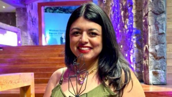 Claudia Rojas, realizadora del departamento de Prensa de TVN, recibe reconocimiento internacional
