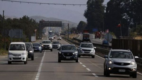 Calculan que 460 mil vehículos saldrán de Santiago en Semana Santa
