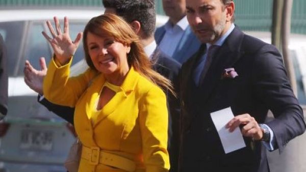 Mantienen arresto domiciliario nocturno para Cathy Barriga
