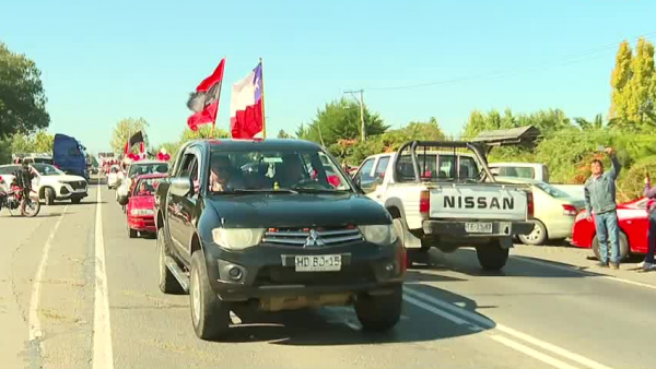 En apoyo a familiares de pescadores desaparecidos del "Bruma": se realizó multitudinaria caravana tras término de búsqueda
