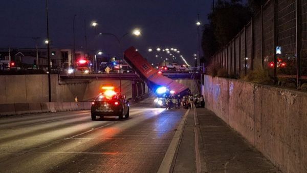 Impactante accidente: bus RED desbarrancó en la Autopista Central tras violento choque
