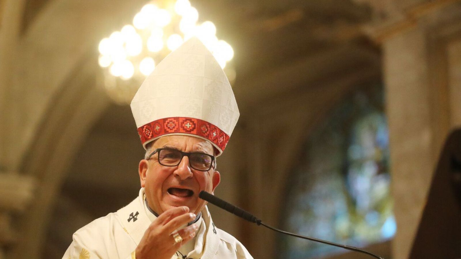 La emoción del cardenal Chomalí por muerte de Francisco: "Me dijo 'menos eminencia, más servidor'"
