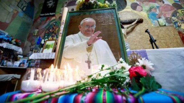 "No puedo seguir con la nota": el incómodo momento que se vivió en una radio argentina con una seguidora del Papa Francisco
