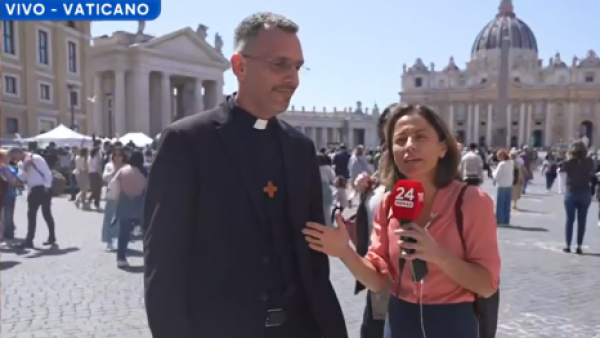 Chileno que trabajó con Francisco: "El Papa puso su corazón y mirada en aquellos que eran invisibles"

