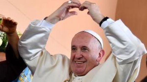 "Hola santo hijo": La broma del Papa Francisco a chileno que trabajó con él
