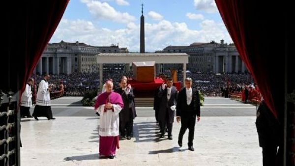 Vaticano confirma más de 250.000 asistentes en el funeral del Papa Francisco

