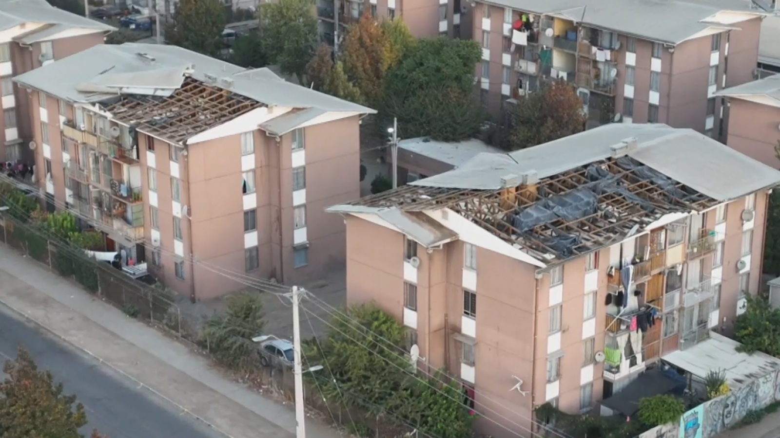 ¡¿Pero quién soluciona esto?! Vecinos viven hace ocho meses sin techo en Cerro Navia
