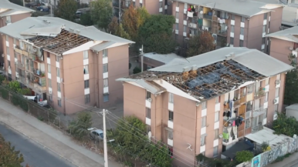 ¡¿Pero quién soluciona esto?! Vecinos viven hace ocho meses sin techo en Cerro Navia
