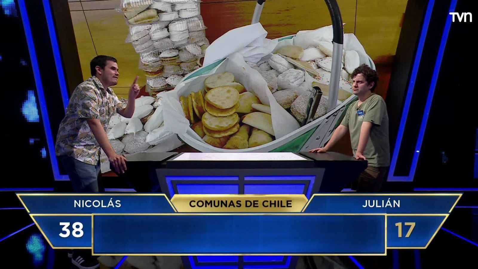 ¿Abrazo de Maipú? Duelo sobre comunas puso en aprietos a Julián y Nicolás
