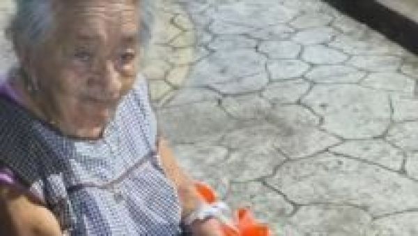 Indignación en redes sociales: anciana que vendía dulces fue engañada con billete falso
