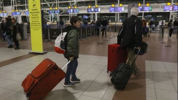 A partir de mayo: Cabify operará como transporte oficial en el aeropuerto de Santiago
