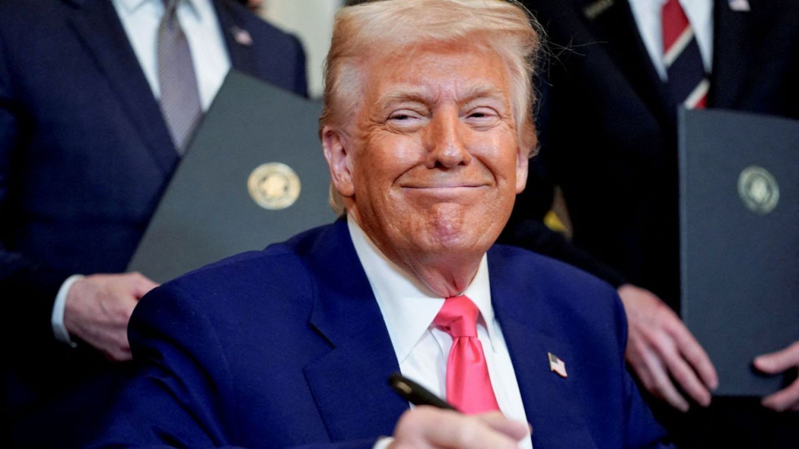 "Me gustaría ser Papa": La hilarante idea de Donald Trump
