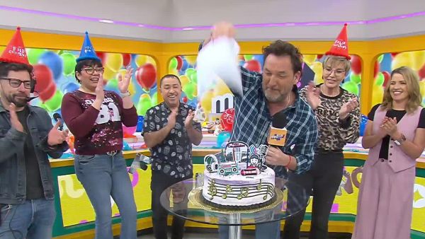 La razón por la que Daniel Fuenzalida no apagó las velas de su torta
