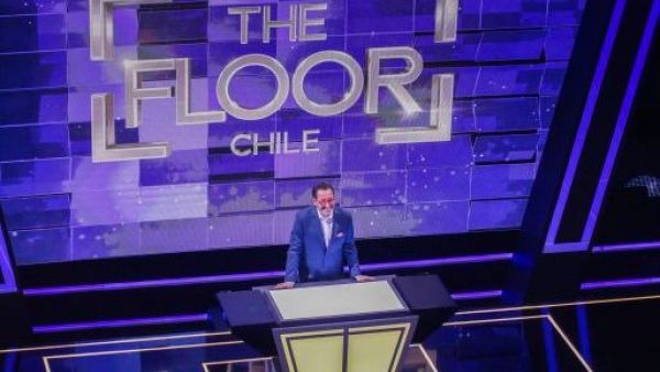 "Tengo menos ritmo que trote de vaca" Mira un adelanto de este lunes de "The Floor Chile"