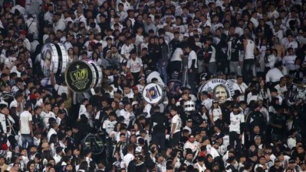 Hinchas de Colo Colo robaron fuegos artificiales en Fortaleza