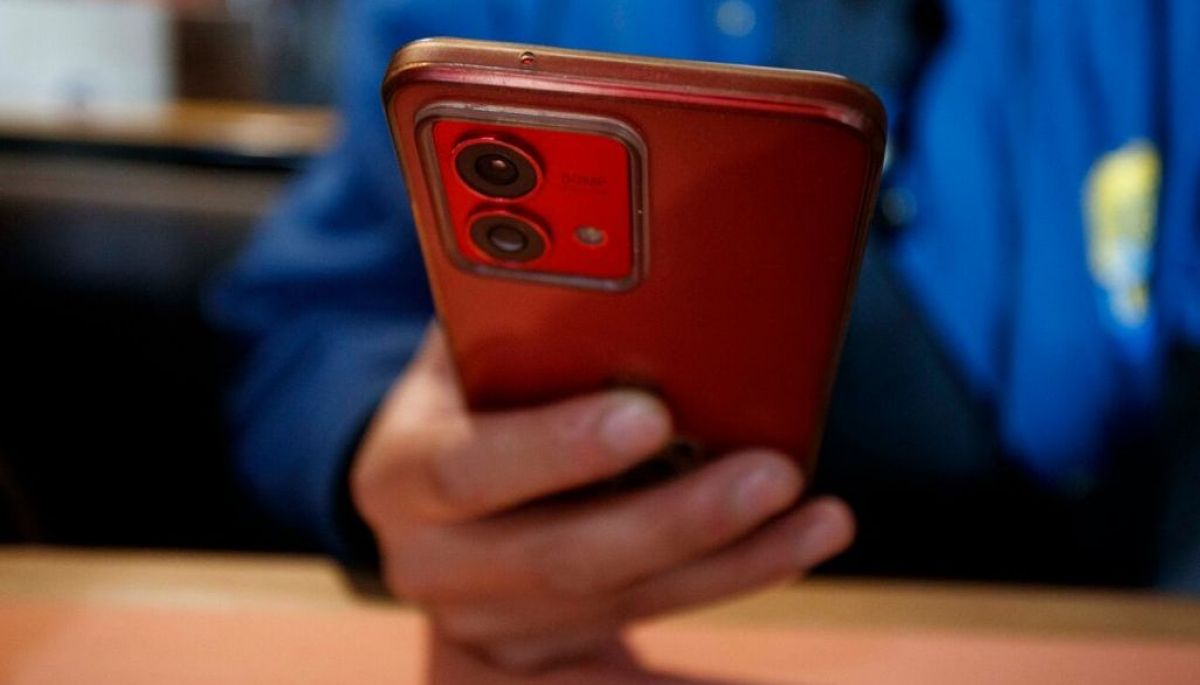 Encuesta revela cambio en consumo noticioso entre jóvenes chilenos