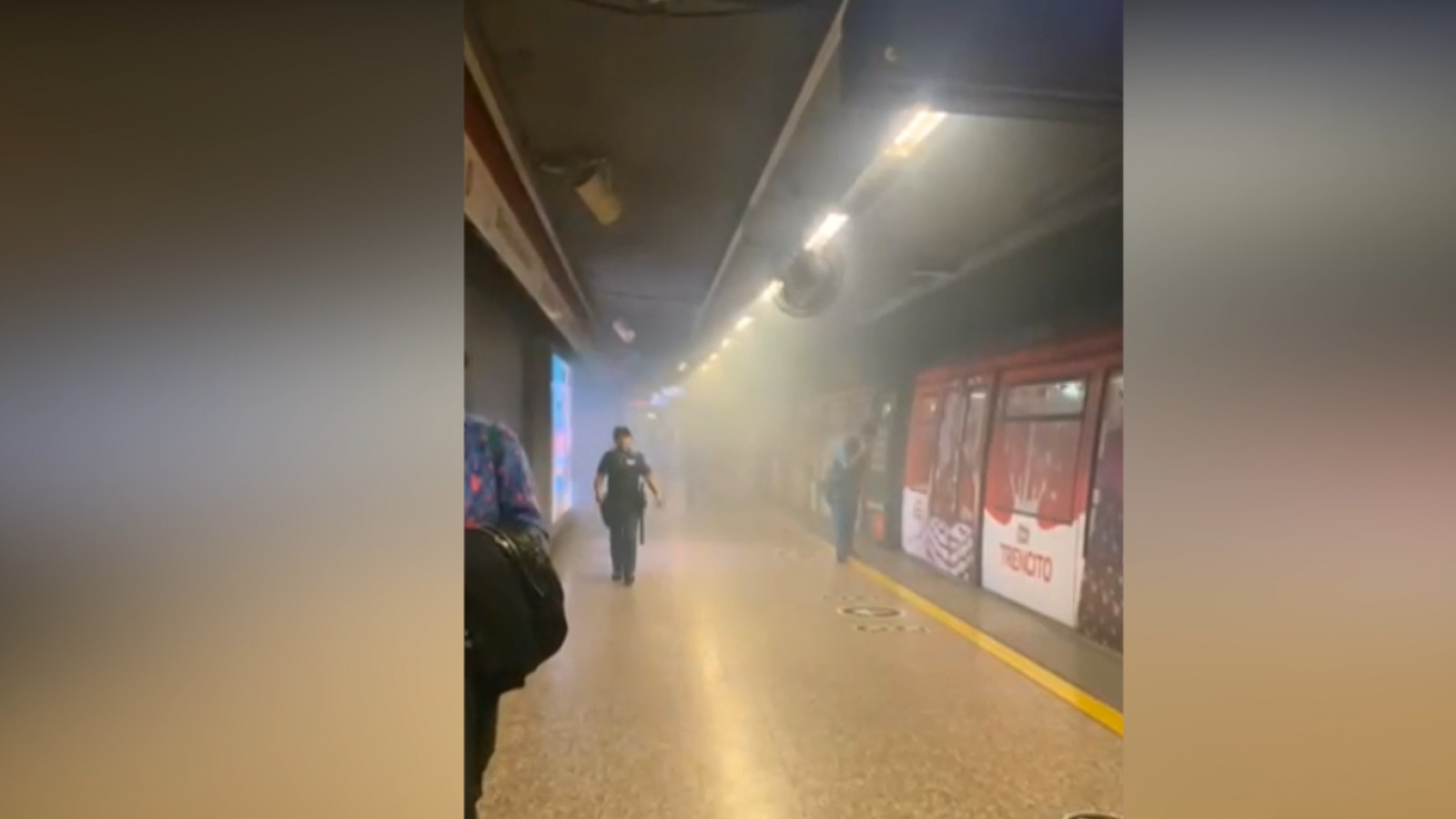 Caen cuatro gotas y el Metro hace lo suyo: Trenes no se detienen en varias estaciones de Línea 1
