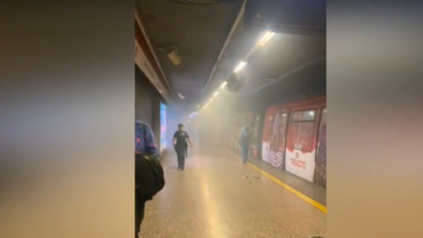 Caen cuatro gotas y el Metro hace lo suyo: Trenes no se detienen en varias estaciones de Línea 1

