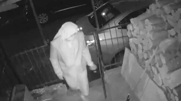 Antes se había disfrazo de león: Hombre se caracterizó de monja para robar un tablón
