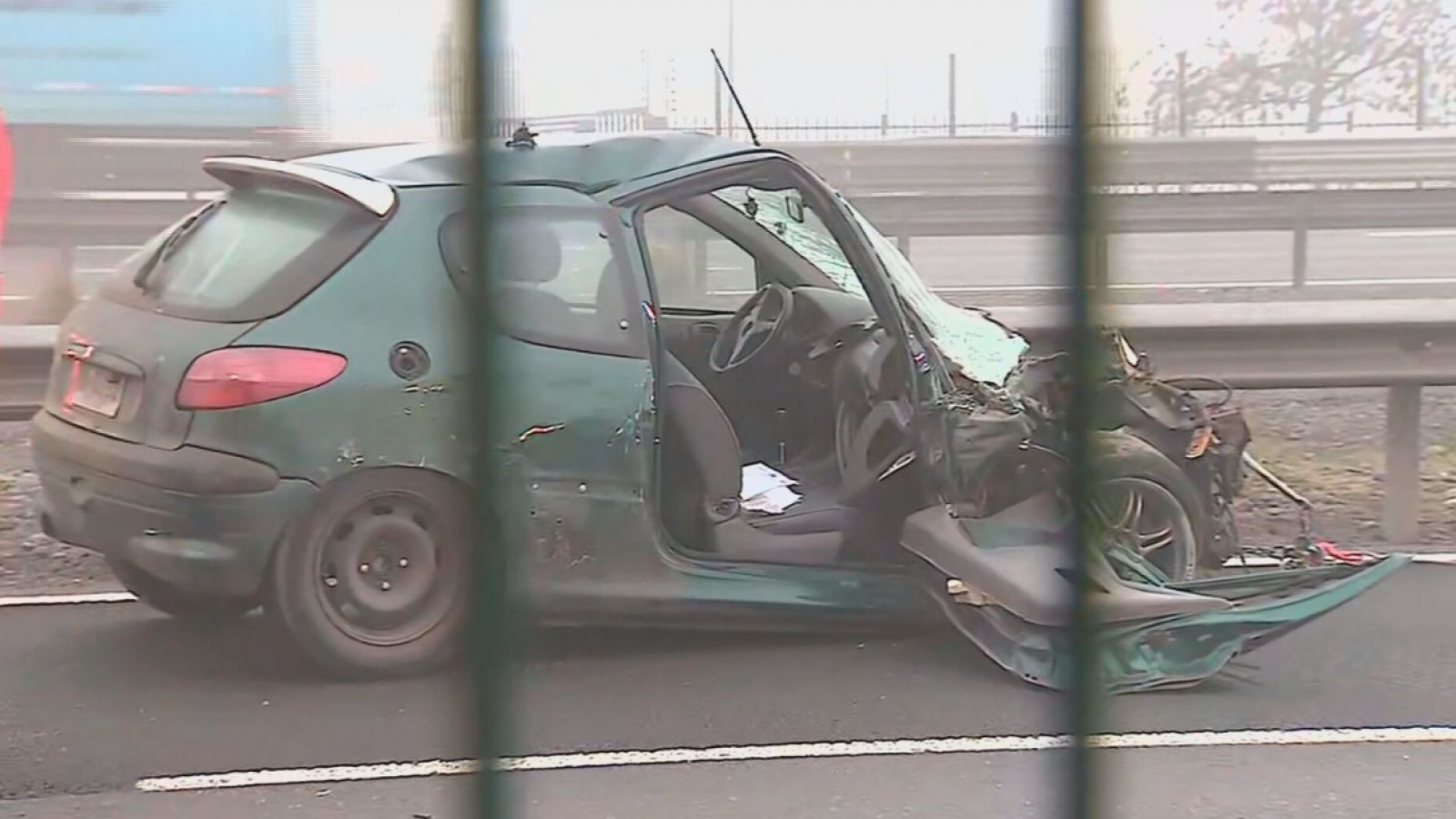 Vehículo queda destrozado en choque múltiple en autopista Vespucio Sur
