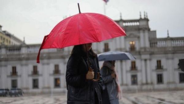 Iván Torres advierte posible lluvia en Santiago este fin de semana