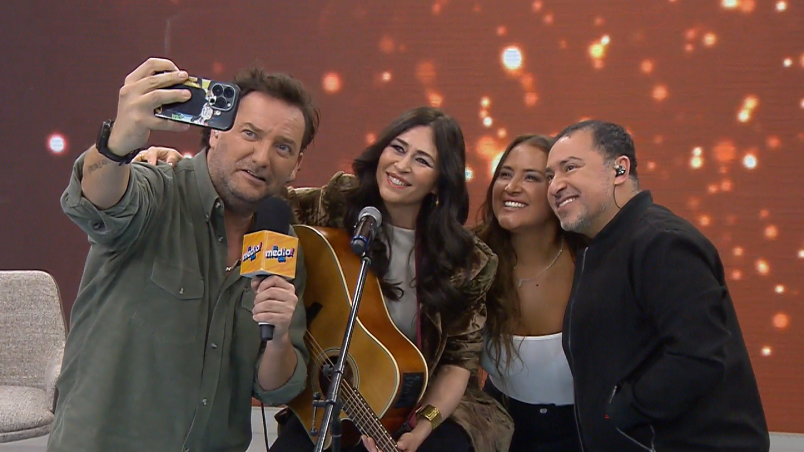 Con sus recordados éxitos: Marilia de "Ella Baila Sola" visitó "El Medio Día"
