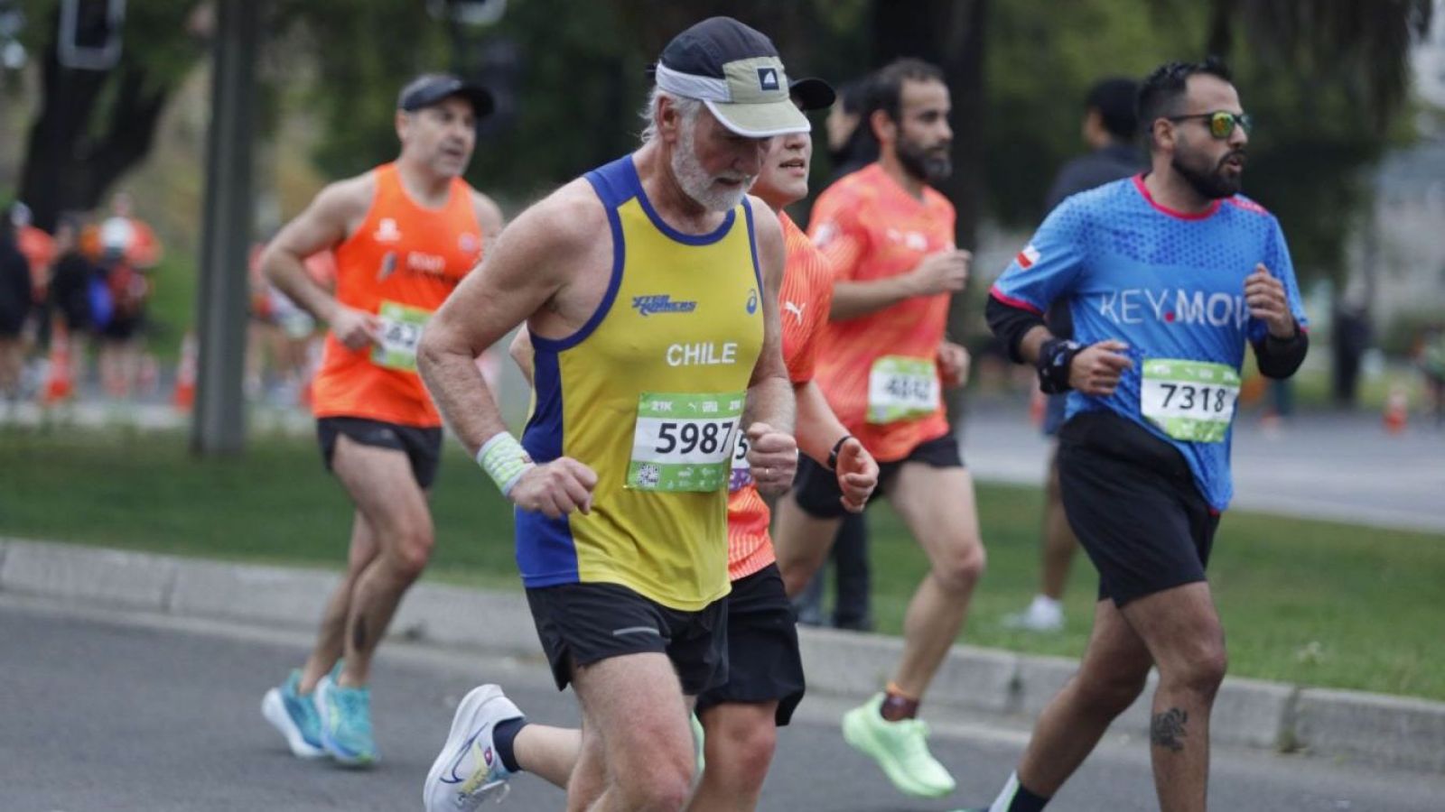 Corredores se preparan para la Maratón de Santiago: habrá cortes de tránsito
