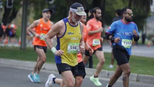 Corredores se preparan para la Maratón de Santiago: habrá cortes de tránsito
