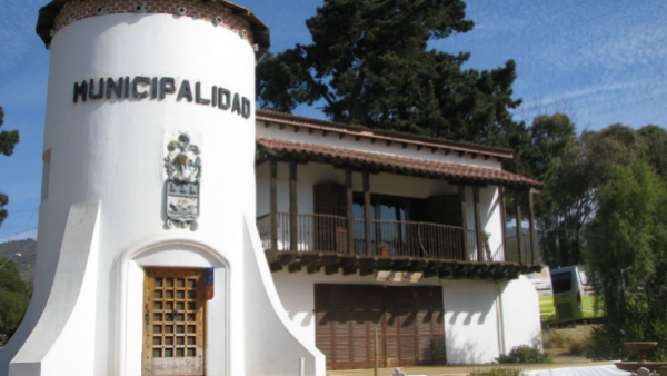 Le fracturó el brazo: Funcionario municipal sordo es golpeado por vecino en Papudo
