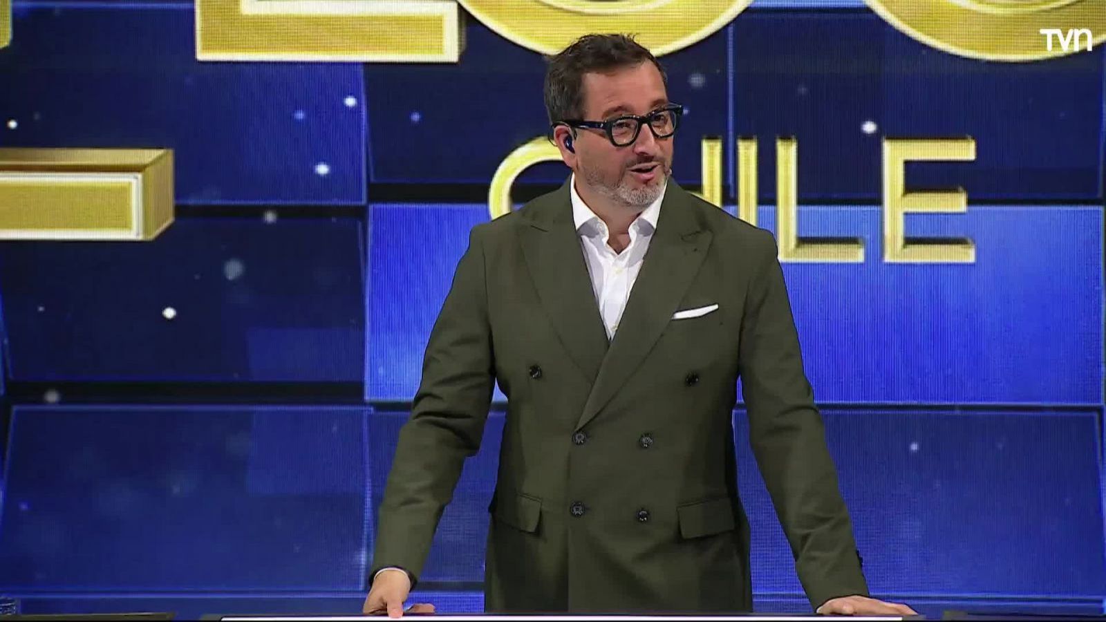 "Dwaaa": Eduardo Fuentes se transforma en rockero
