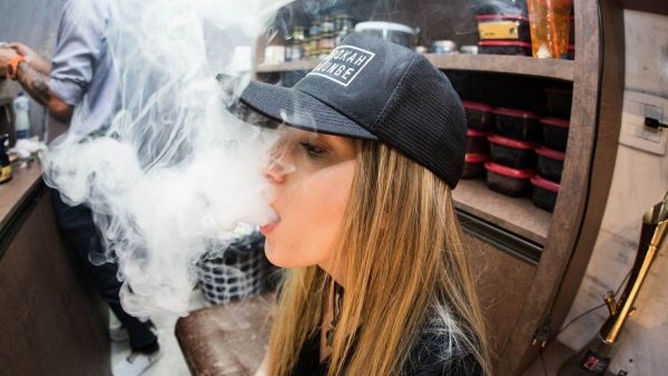 Especialista sobre vapeadores: "Existe el mito de que son inofensivos para la salud"
