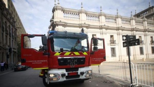 Fuerte olor a gas se registra en distintos puntos de Santiago Centro
