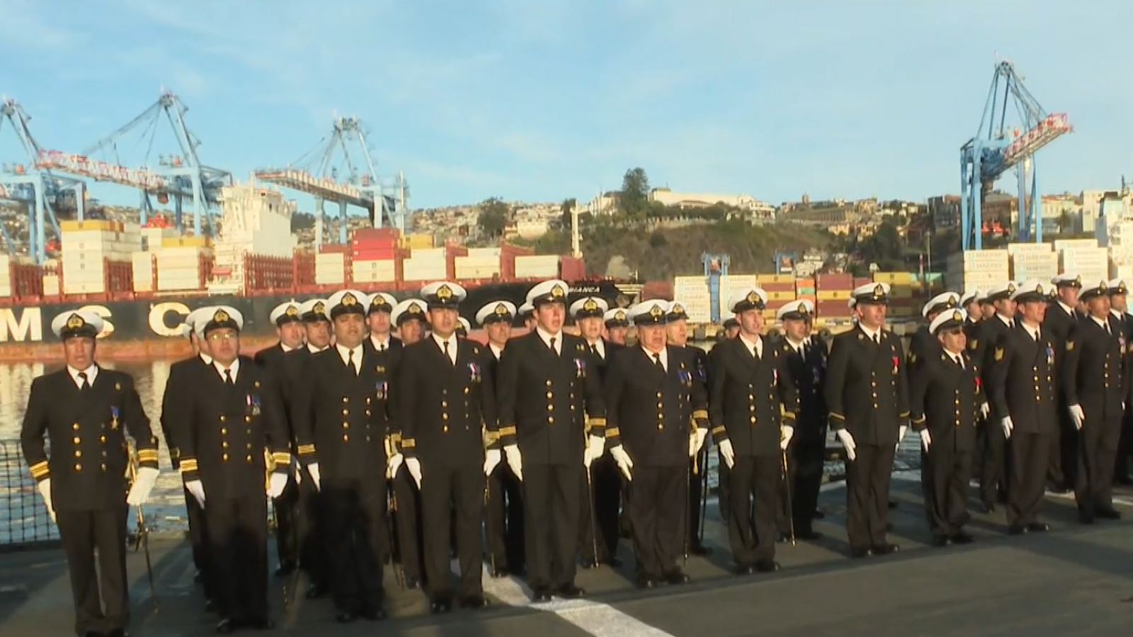 "Brazas a Ceñir": Escucha el vibrante Himno de la Armada de Chile sobre la fragata Almirante Cochrane
