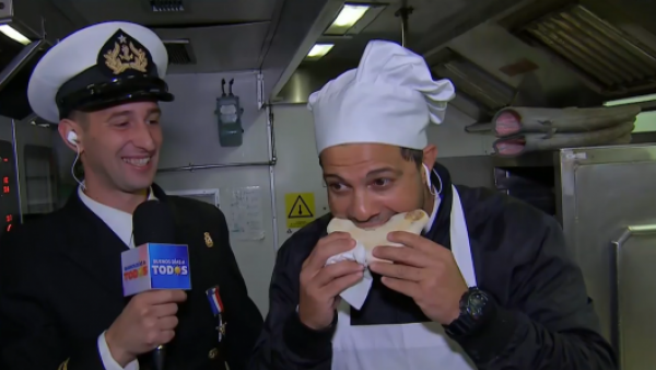 Cocina en altamar: Simón Oliveros es recibido con ricas preparaciones por la Armada de Chile
