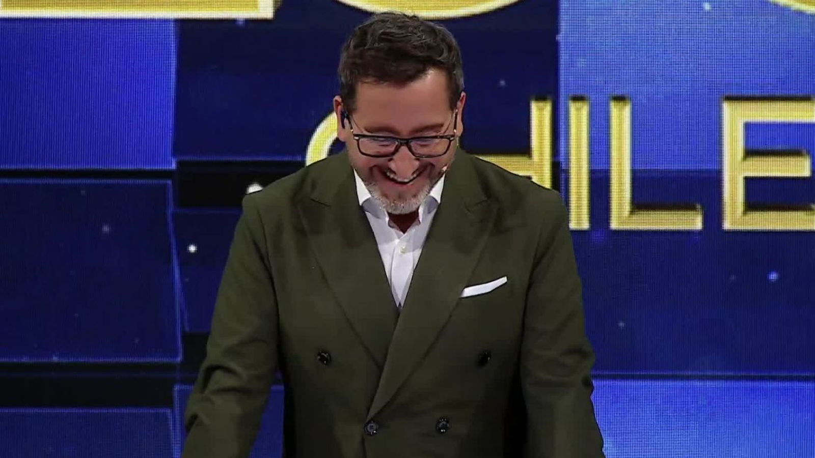 "Ese es cine para adultos": Eduardo Fuentes estalla en risas tras error de participante
