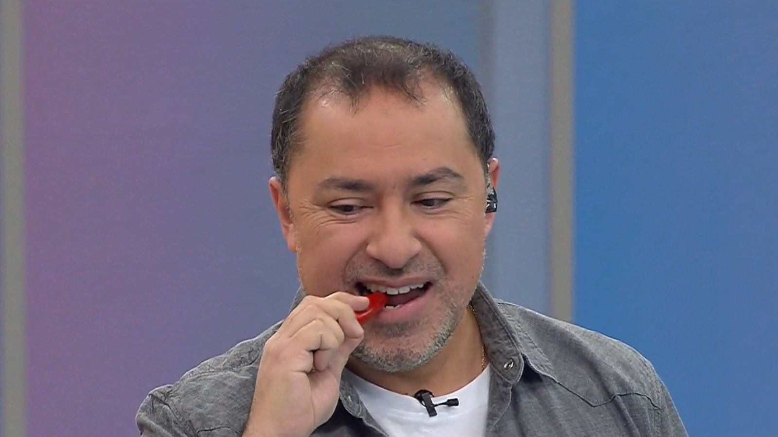 Desafío del "Viernes Chico": Si fallas, comes ají picante
