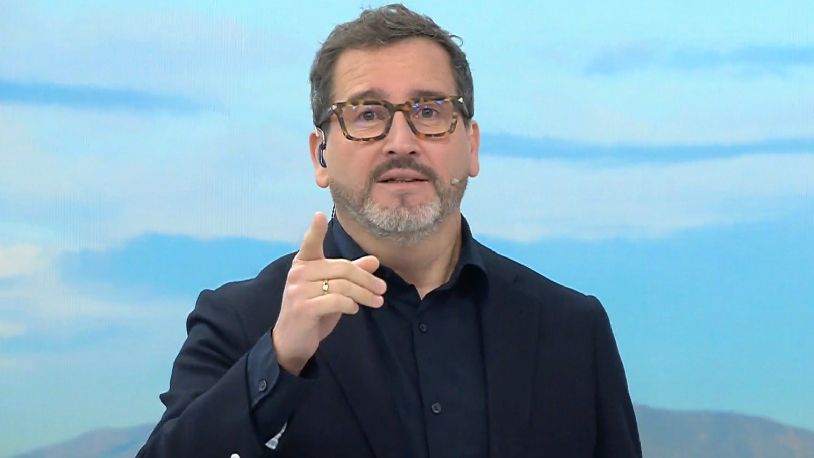 "Un día facho y al otro, comunista": Eduardo Fuentes revela ofrecimientos para candidatura a diputado
