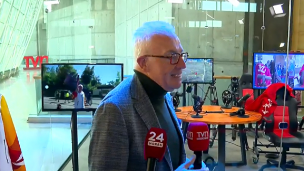"Ustedes nos empujan para seguir adelante": La emoción de Pedro Carcuro en el "Día de los Patrimonios" en TVN

