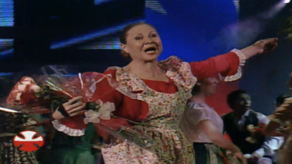 "Ella estaba feliz": El recordado y aplaudido rol de Teresita Reyes en "La Pérgola de las Flores" de la Teletón 2010
