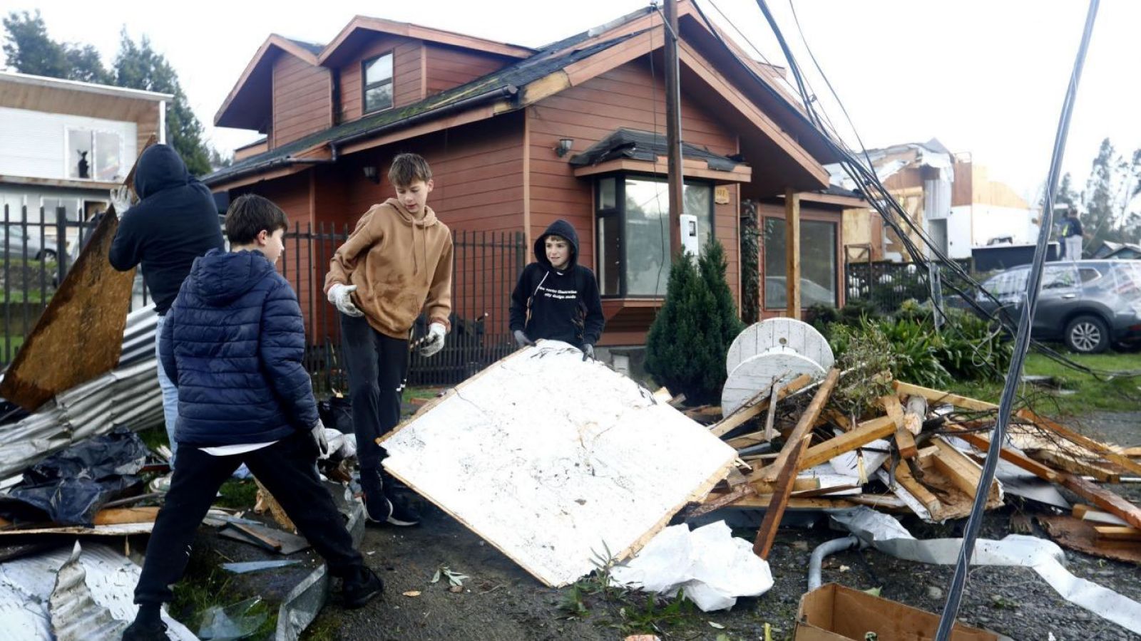 Desafío Levantemos Chile llega a Puerto Varas tras fatal paso del tornado
