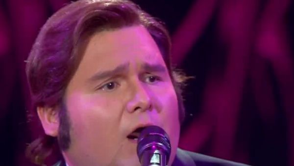 Camino a Mi Nombre Es 2: Revive la presentación de Juan Cáceres como Engelbert Humperdinck
