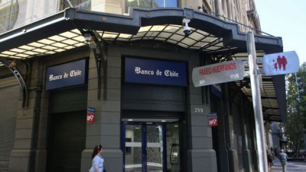 Banco de Chile es sancionado por dar créditos a deudores de pensión de alimentos
