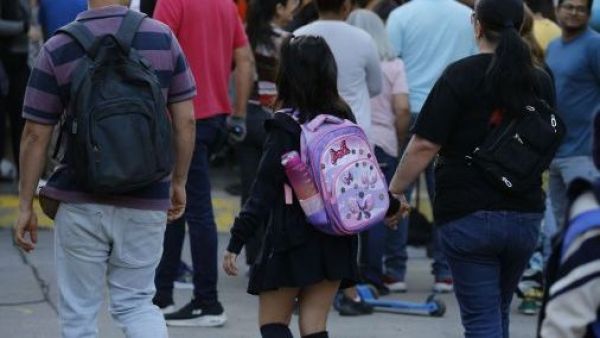 Tenía deuda por cáncer de su madre: Corte ordena a colegio reintegrar a niña
