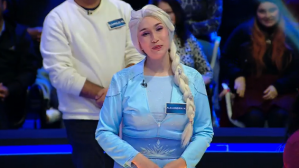 Quedó congelada: "Elsa" no logró contestar ni una pregunta