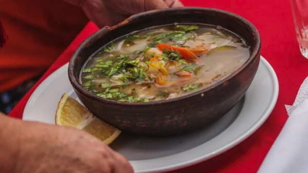Caldillo de congrio y paila marina destacan entre las 25 mejores sopas de marisco del mundo
