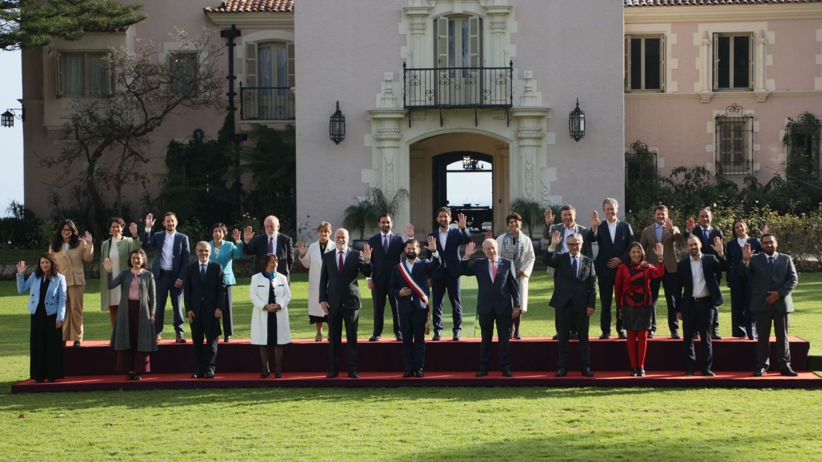 Presidente Gabriel Boric y sus ministros realizan la foto oficial de la Cuenta Pública 2025
