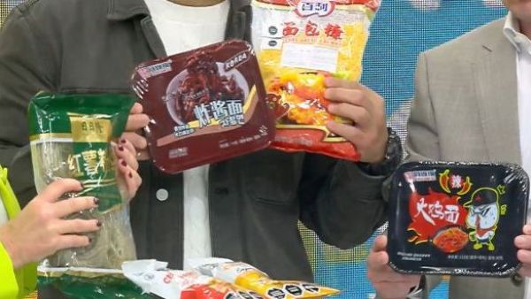 Cabezas de pato, anguilas, caracoles de barro: Los cuestionados productos que se venden en malls chinos
